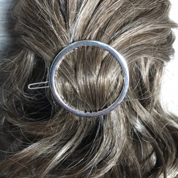 NWT-Circle Barrette/Hair Clip, Silver Tone - Picture 3 of 6